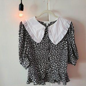 ISO*****Star Print Top black with white peter pan collar